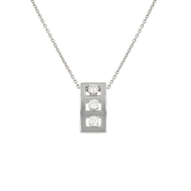 Acheter Collier trilogie diamants 0.69 carat or blanc 10.69g Comme neuf - 2450,00 € Collier trilogie diamants 0.69 carat or blanc 10.69g Comme neuf - reconditionné disponible sur Gemme Les Bijoux
